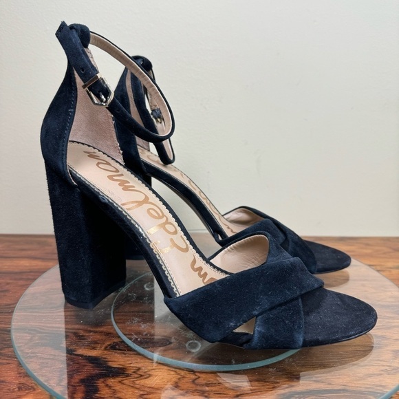 NEW Sam Edelman Yancy Suede Heels - Picture 7 of 15